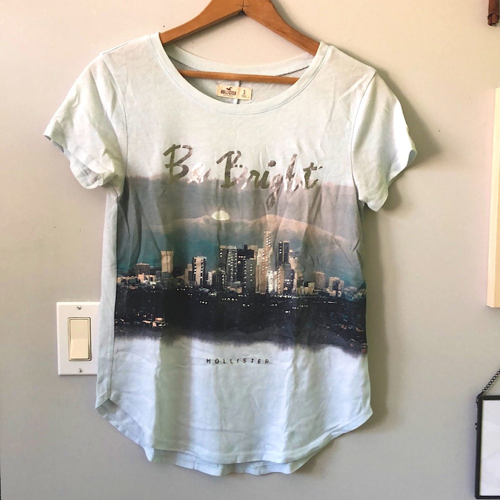 Hollister tee